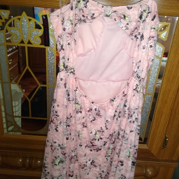 Spring dress - Picture 3 of 5